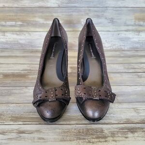 Bandolino Jendrick Leather Stud & Bow Detail Pumps Heels Women’s 7.5 AA Bronze